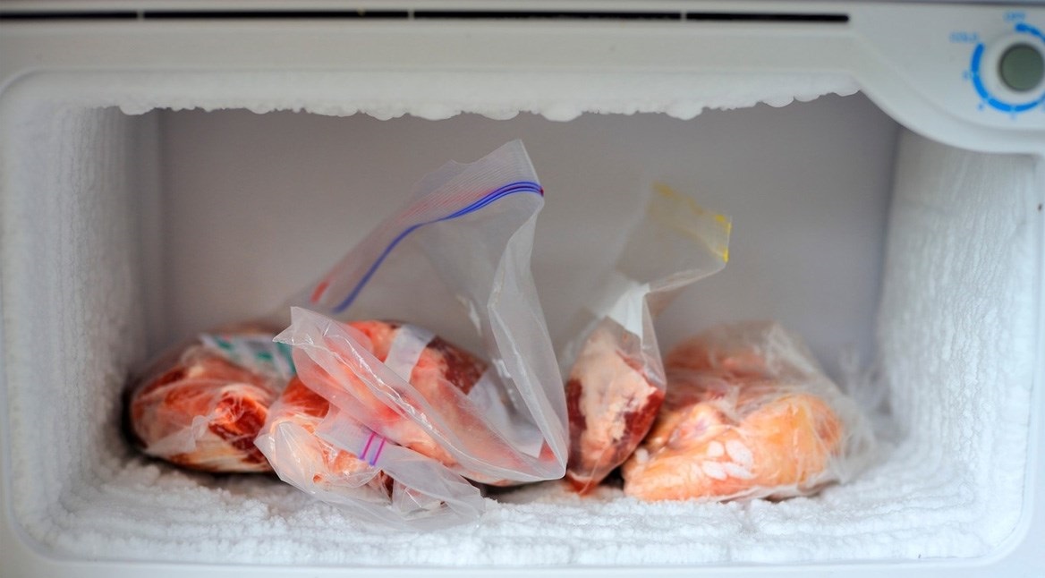 Ngăn đông tủ lạnh là môi trường lý tưởng để bảo quản thịt trâu hun khói